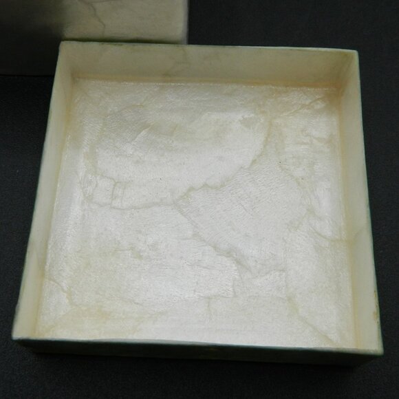 Capiz Shell Kitten Trinket Box, 3"x3"x1.5" - Picture 7 of 7